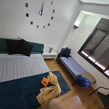 Meridiana Nino House Capsule hotel Barcelona