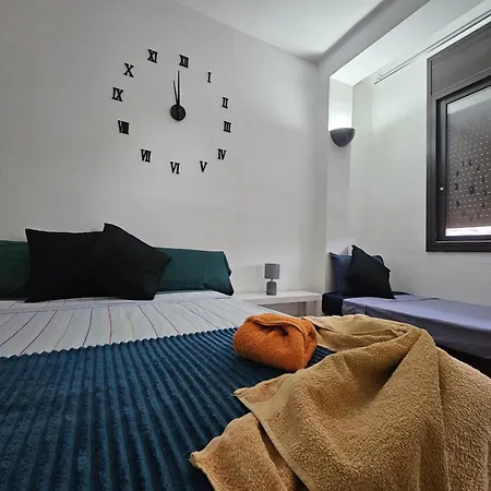Meridiana Nino House Capsule hotel Barcelona
