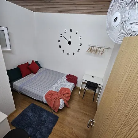 Meridiana Nino House Capsule hotel Barcelona