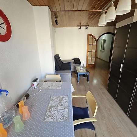 Meridiana Nino House Capsule hotel Barcelona